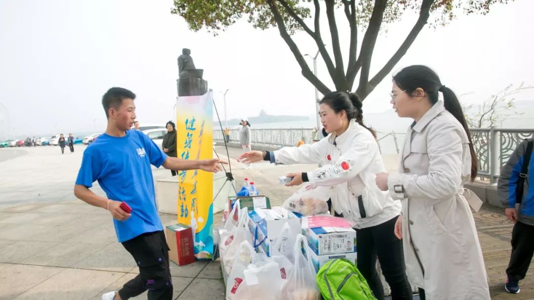 香港六台合资料免费大全